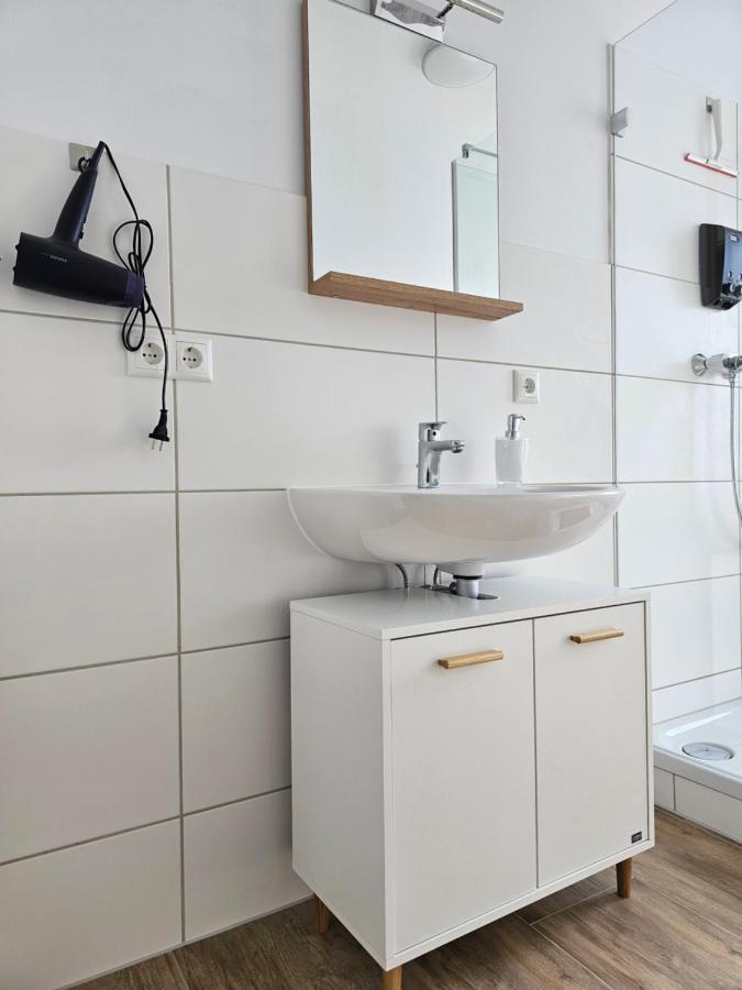 Schoene Grosse Ferienwohnung 79M2 Und 2 Baeder, Zentrumnah, 2Og Erfurt Exteriör bild
