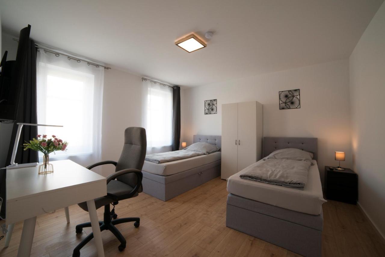 Schoene Grosse Ferienwohnung 79M2 Und 2 Baeder, Zentrumnah, 2Og Erfurt Exteriör bild