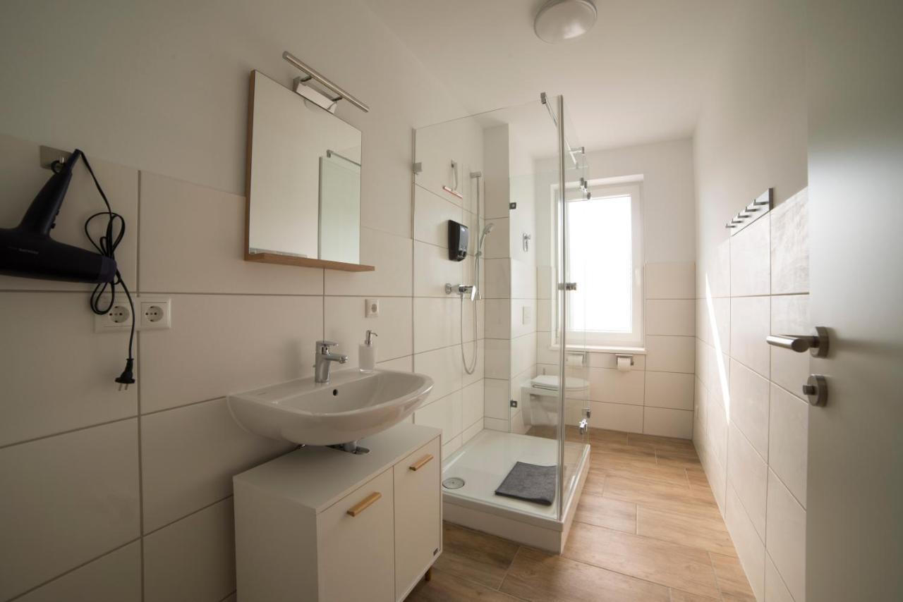 Schoene Grosse Ferienwohnung 79M2 Und 2 Baeder, Zentrumnah, 2Og Erfurt Exteriör bild