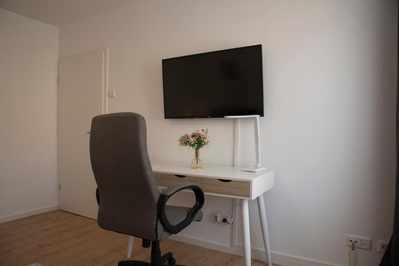Schoene Grosse Ferienwohnung 79M2 Und 2 Baeder, Zentrumnah, 2Og Erfurt Exteriör bild