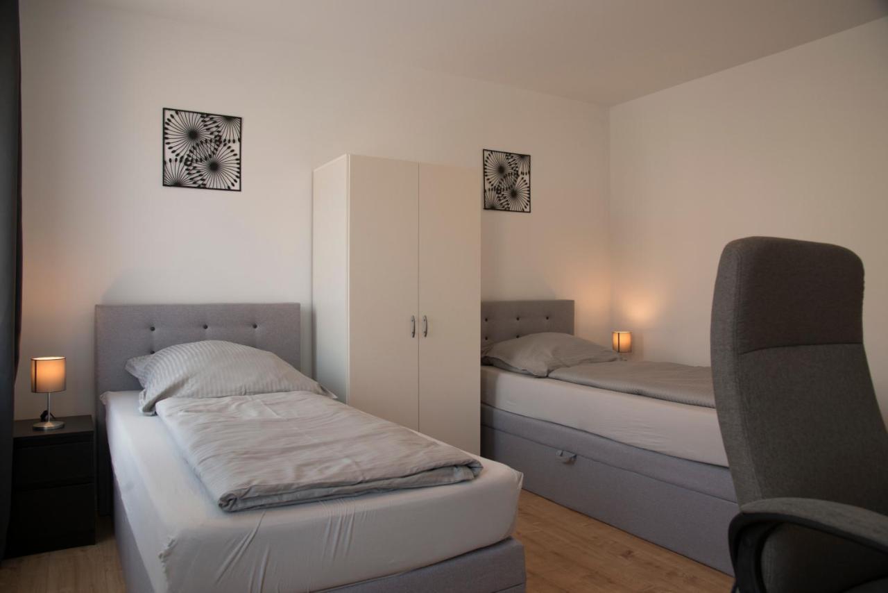 Schoene Grosse Ferienwohnung 79M2 Und 2 Baeder, Zentrumnah, 2Og Erfurt Exteriör bild
