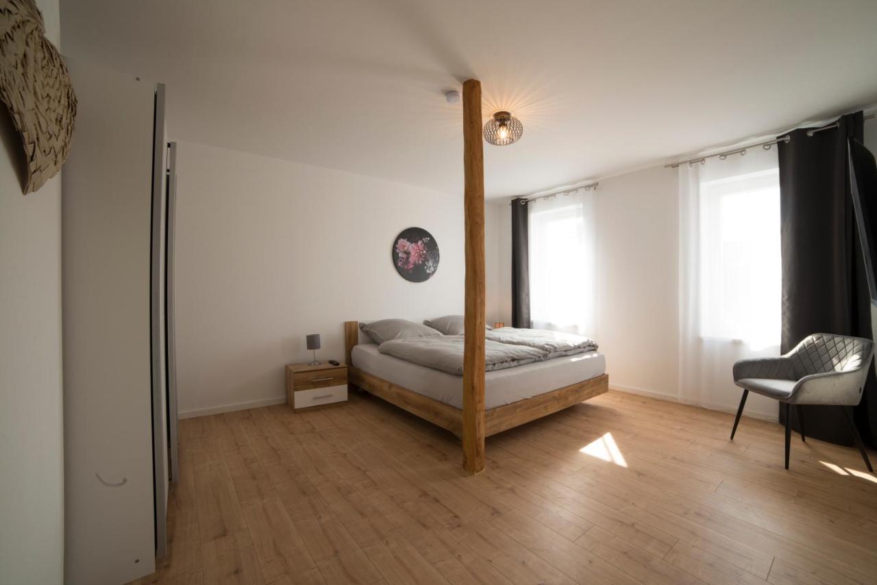 Schoene Grosse Ferienwohnung 79M2 Und 2 Baeder, Zentrumnah, 2Og Erfurt Exteriör bild