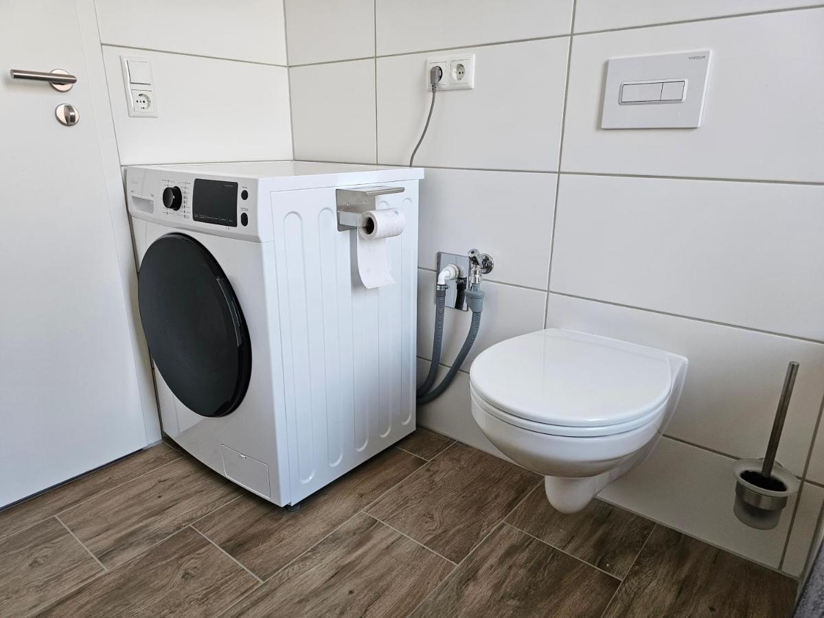 Schoene Grosse Ferienwohnung 79M2 Und 2 Baeder, Zentrumnah, 2Og Erfurt Exteriör bild
