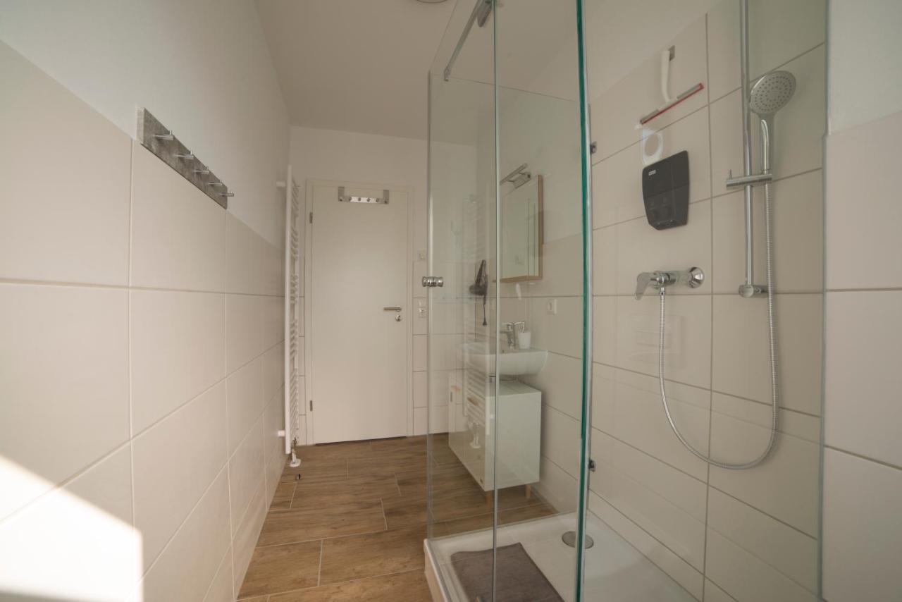 Schoene Grosse Ferienwohnung 79M2 Und 2 Baeder, Zentrumnah, 2Og Erfurt Exteriör bild