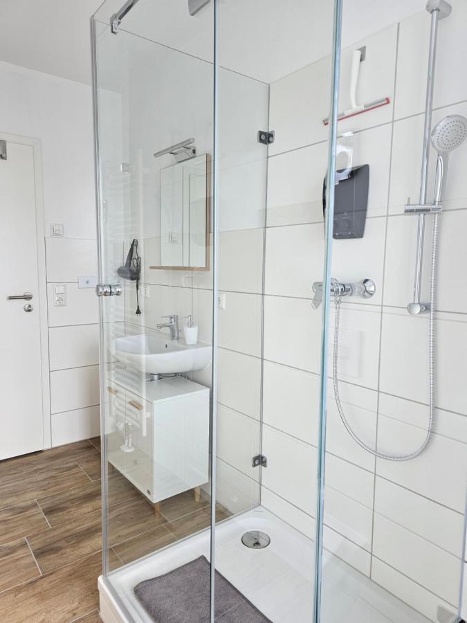 Schoene Grosse Ferienwohnung 79M2 Und 2 Baeder, Zentrumnah, 2Og Erfurt Exteriör bild